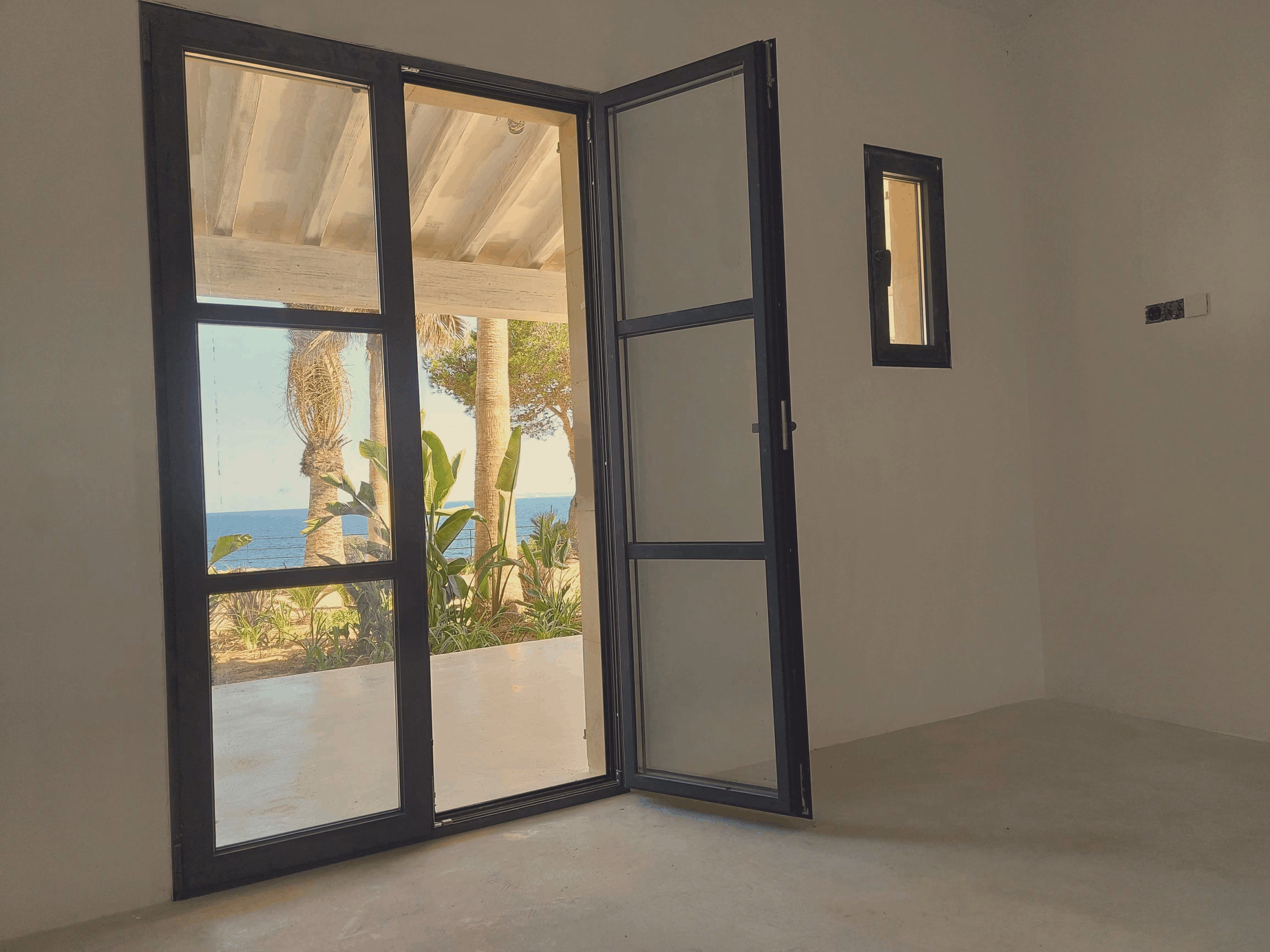 Cerramiento de terraza en villa de Ibiza